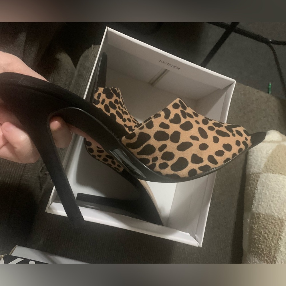⭐️Qupid Leopard Pointed Open Toe Heels 7 NIB - Picture 3 of 4